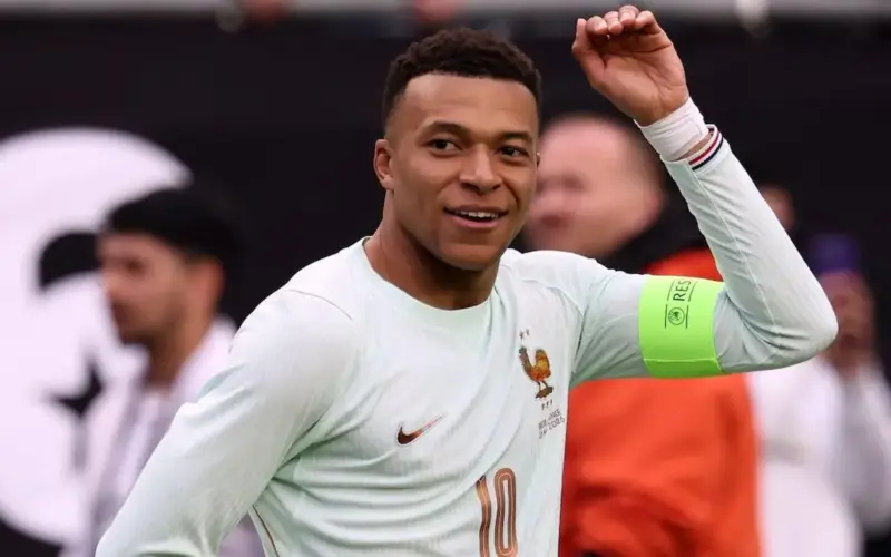 آس: مبابي مستعد للمشاركة مع ريال مدريد.. وأربيلوا “يفرك يديه” من أجله